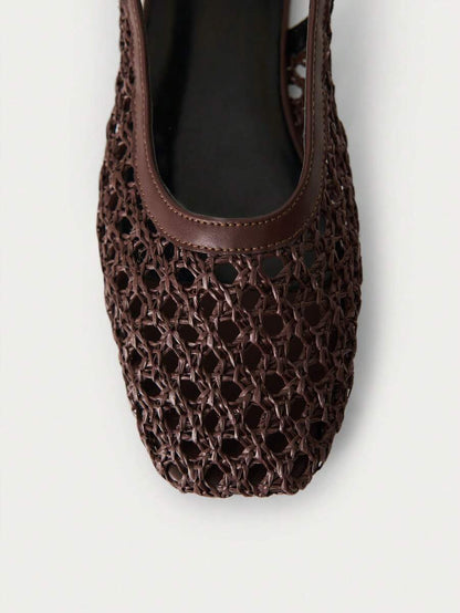 Nöista Bruine geweven sandalen met gekruiste bandjes, ontworpen met delicate mesh-bovenkant en verstelbare bandjes, ademend en comfortabel, retrostijl voor lente-uitjes en zomerse banketten.
