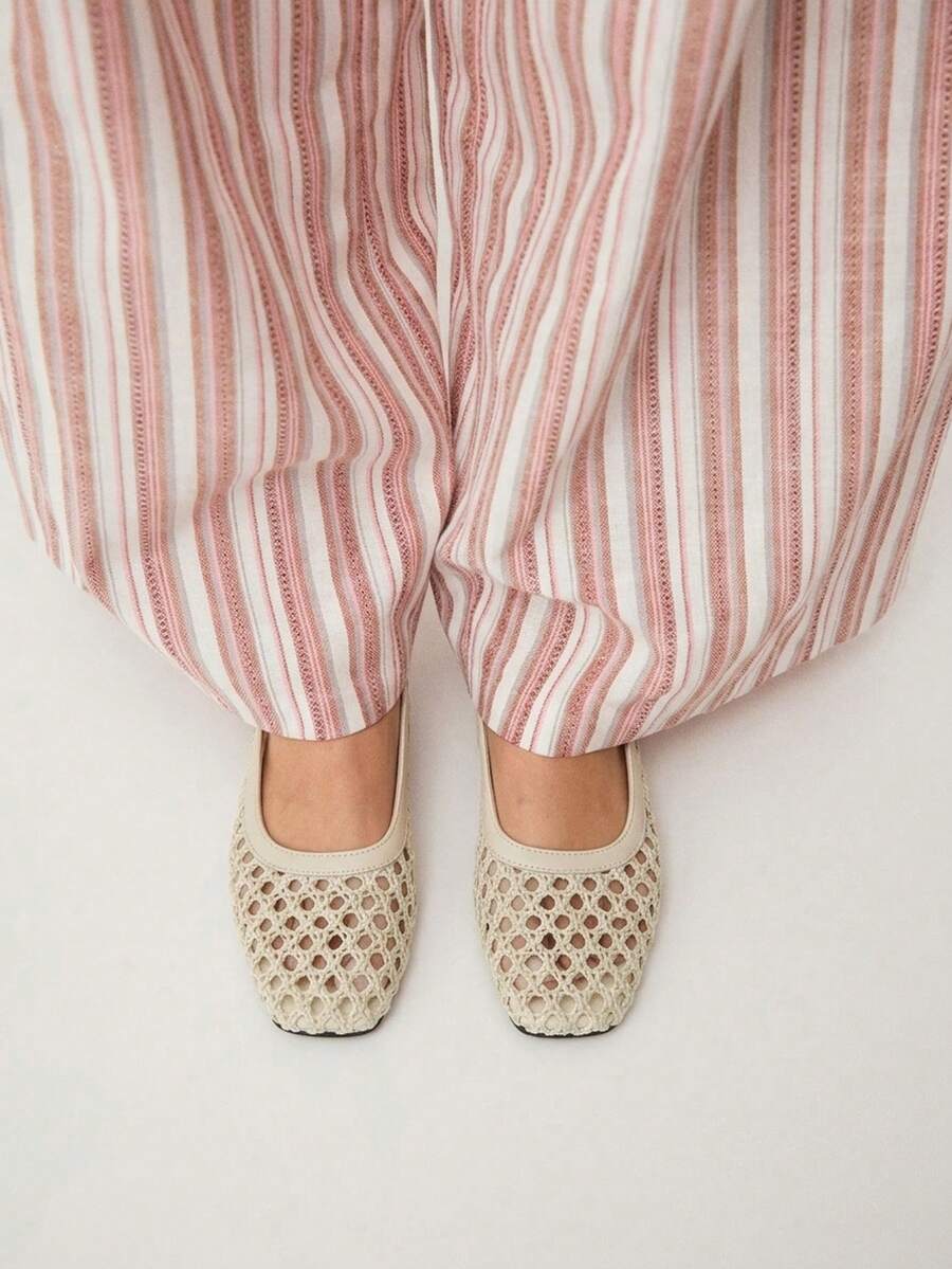 Nöista Bruine geweven sandalen met gekruiste bandjes, ontworpen met delicate mesh-bovenkant en verstelbare bandjes, ademend en comfortabel, retrostijl voor lente-uitjes en zomerse banketten.