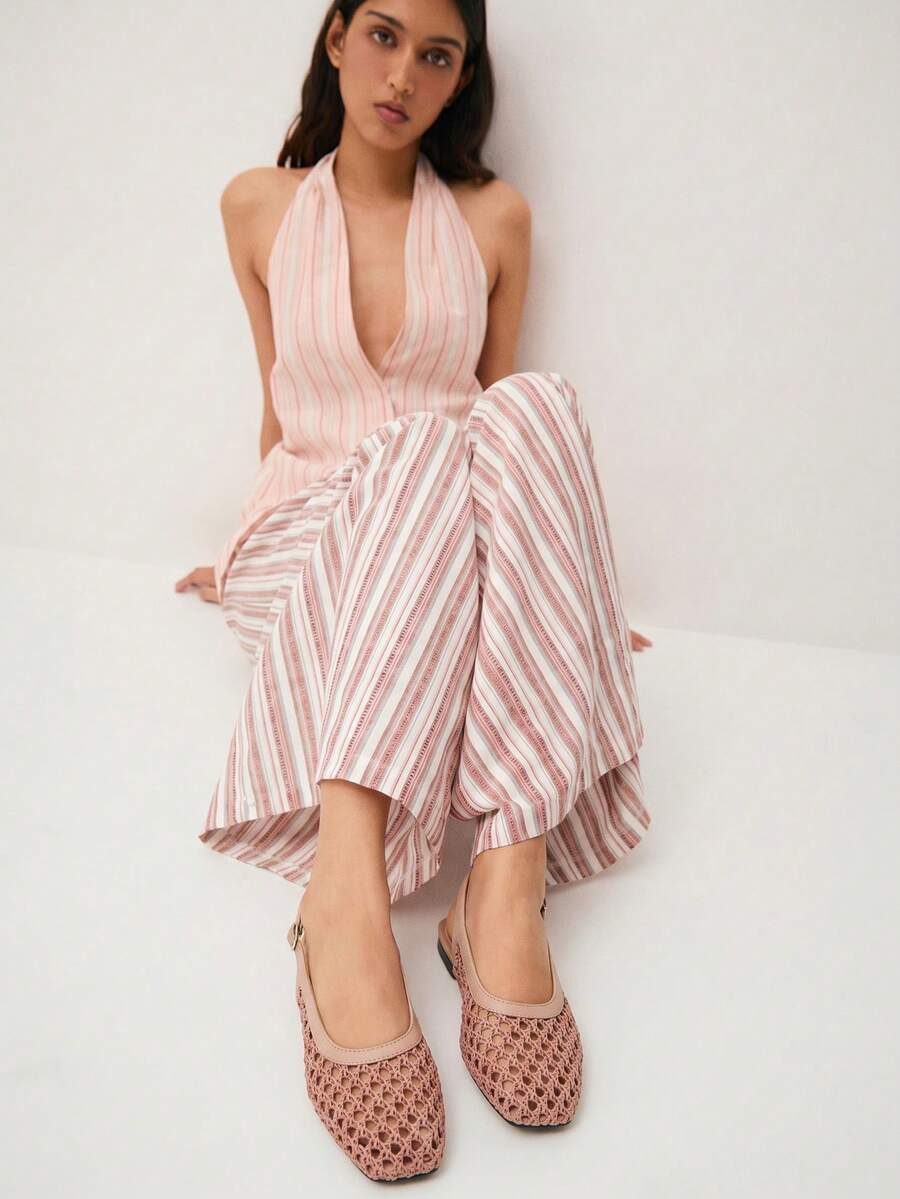 Nöista Bruine geweven sandalen met gekruiste bandjes, ontworpen met delicate mesh-bovenkant en verstelbare bandjes, ademend en comfortabel, retrostijl voor lente-uitjes en zomerse banketten.