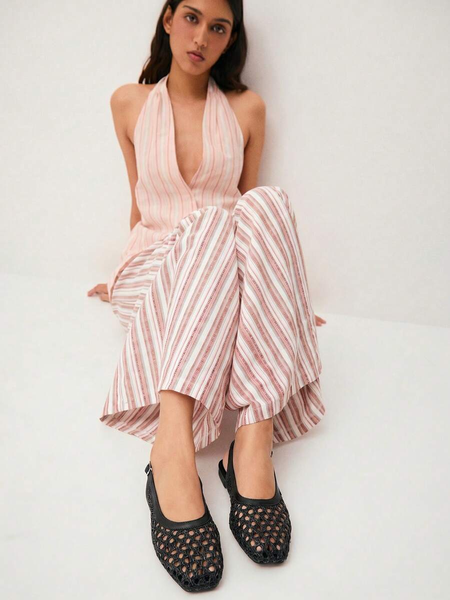 Nöista Bruine geweven sandalen met gekruiste bandjes, ontworpen met delicate mesh-bovenkant en verstelbare bandjes, ademend en comfortabel, retrostijl voor lente-uitjes en zomerse banketten.
